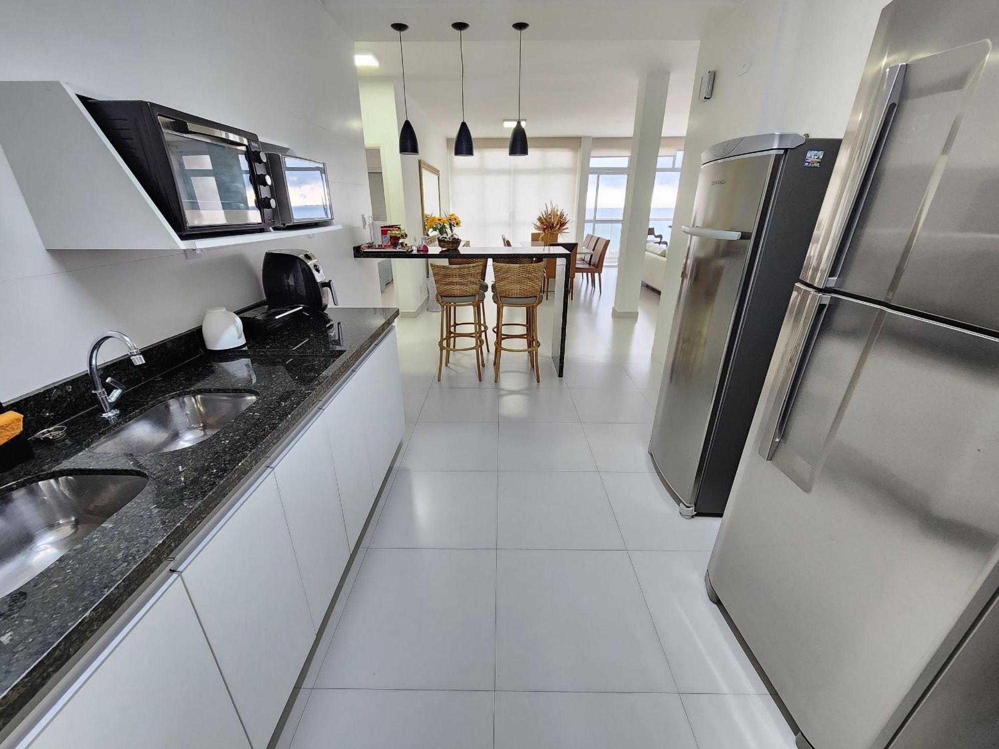 Apartamento Alto Padrao Frente Ao Mar 4 Quartos Sendo 2 ,a/c , Garagem