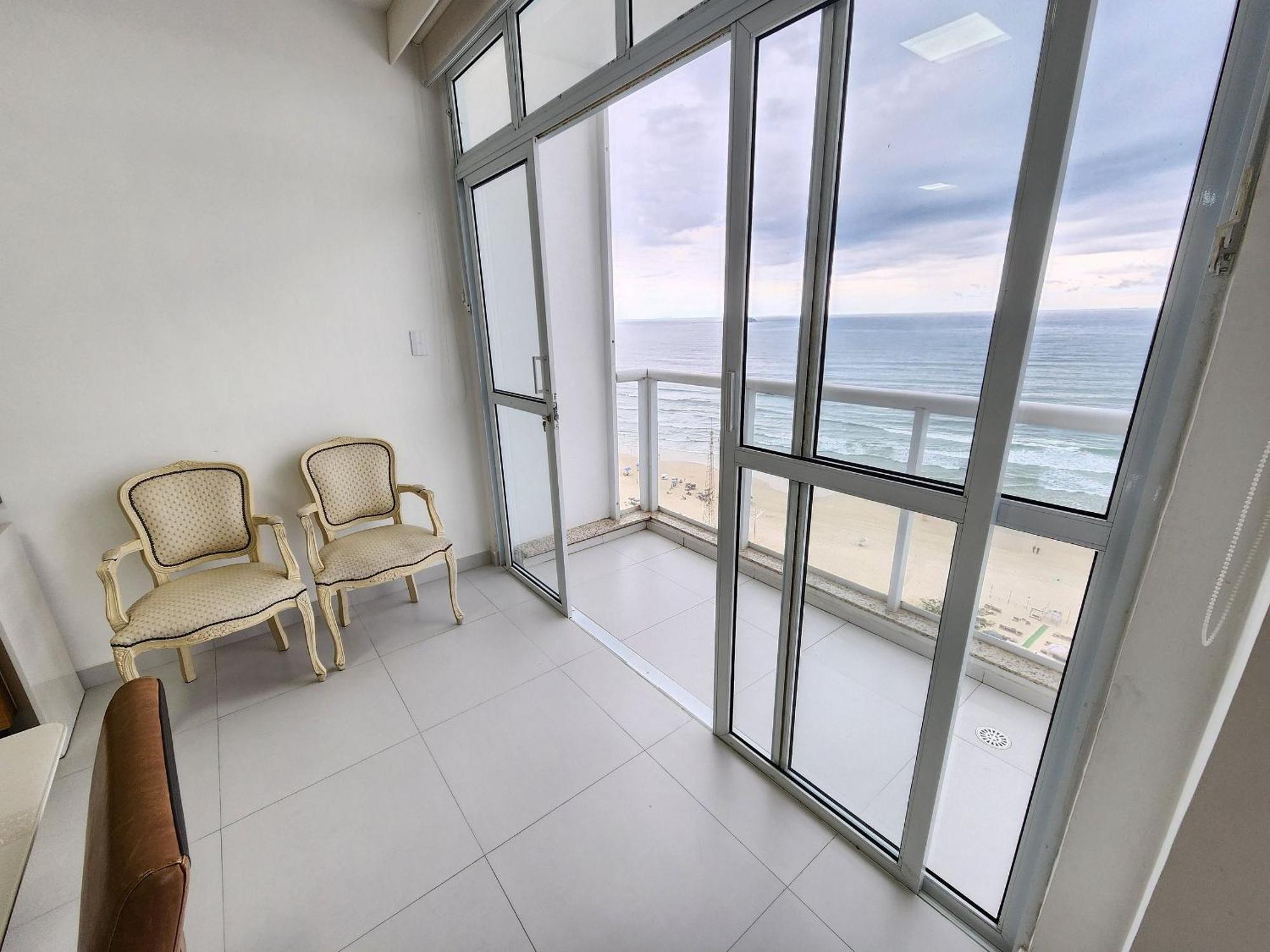 Apartamento Alto Padrao Frente Ao Mar 4 Quartos Sendo 2 ,a/c , Garagem
