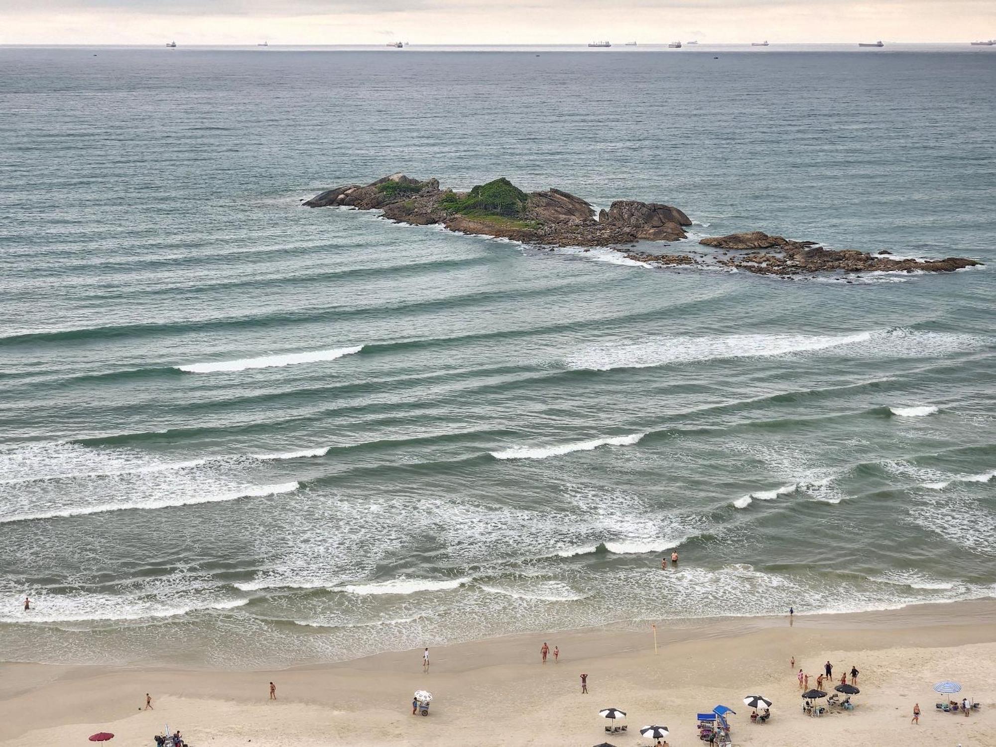Apartamento Alto Padrao Frente Ao Mar 4 Quartos Sendo 2 ,a/c , Garagem * Guarujá